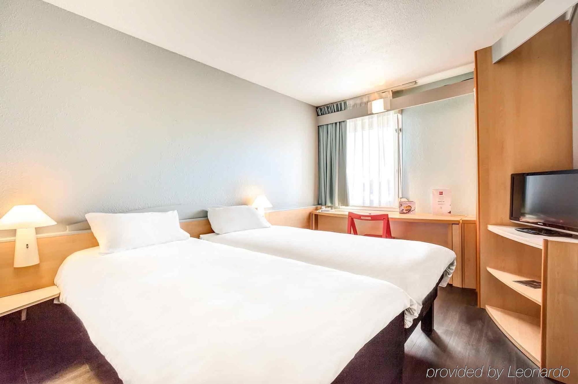 Ibis Agen Centre Gare Hotel Екстериор снимка