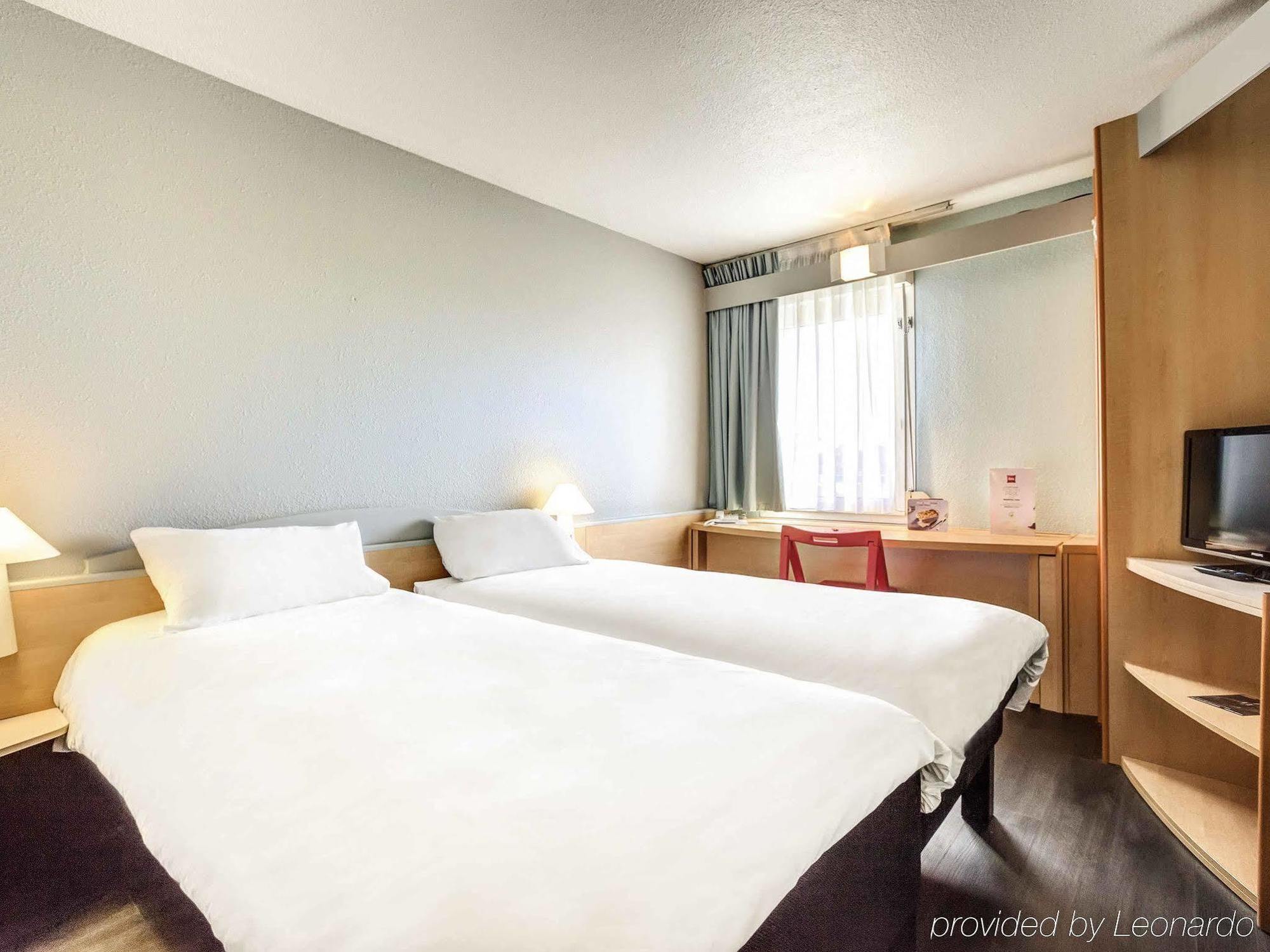 Ibis Agen Centre Gare Hotel Екстериор снимка
