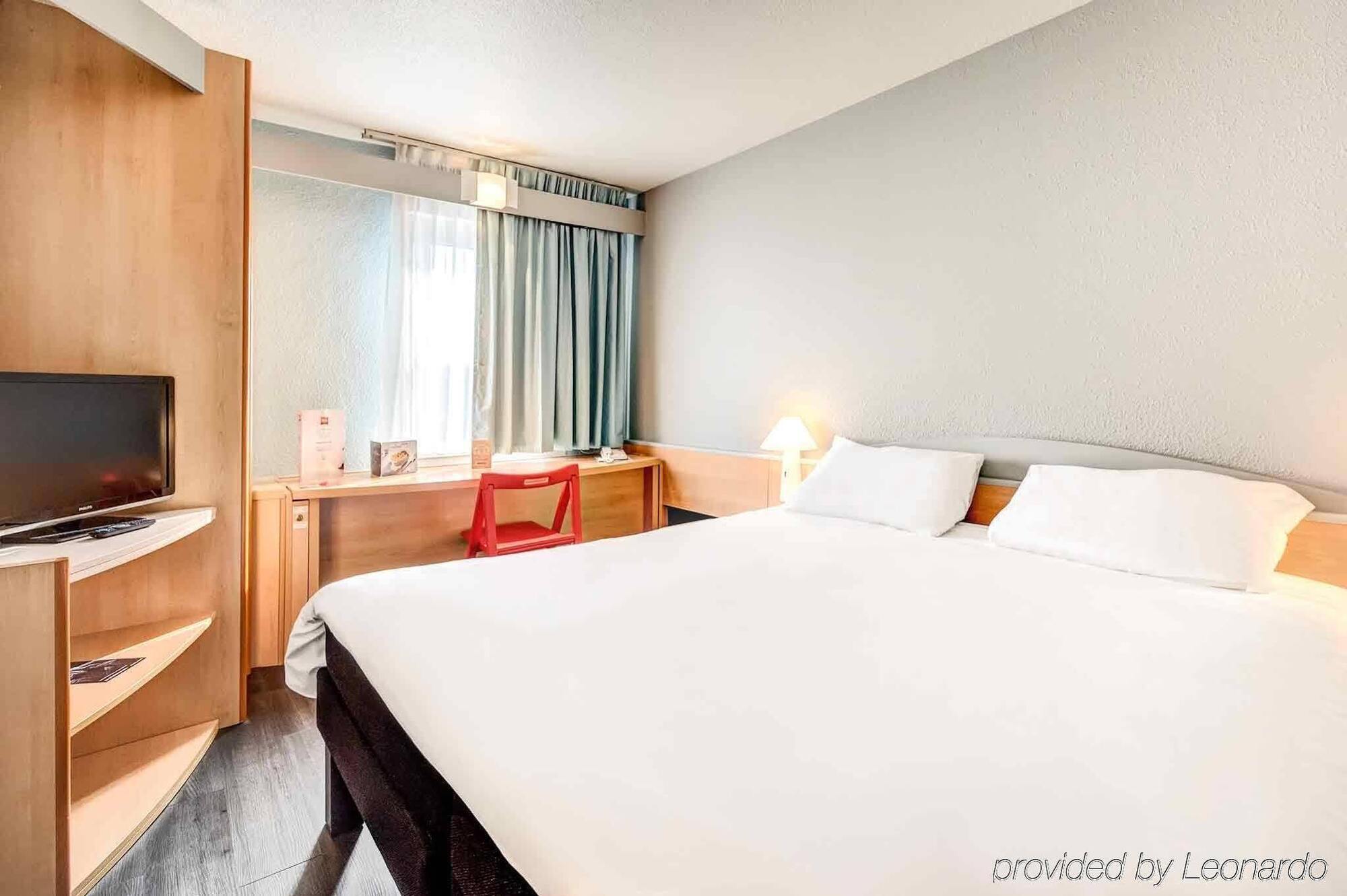 Ibis Agen Centre Gare Hotel Екстериор снимка